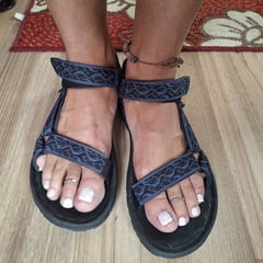Who wants to suck my toes
