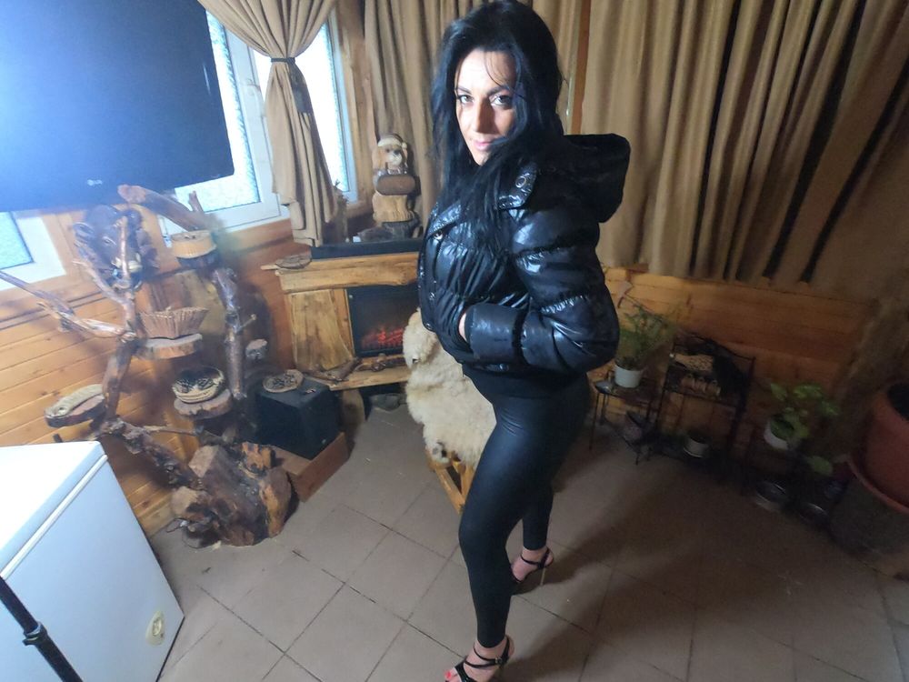 I am slut and need hard cocks. Leather and boots fetish #3