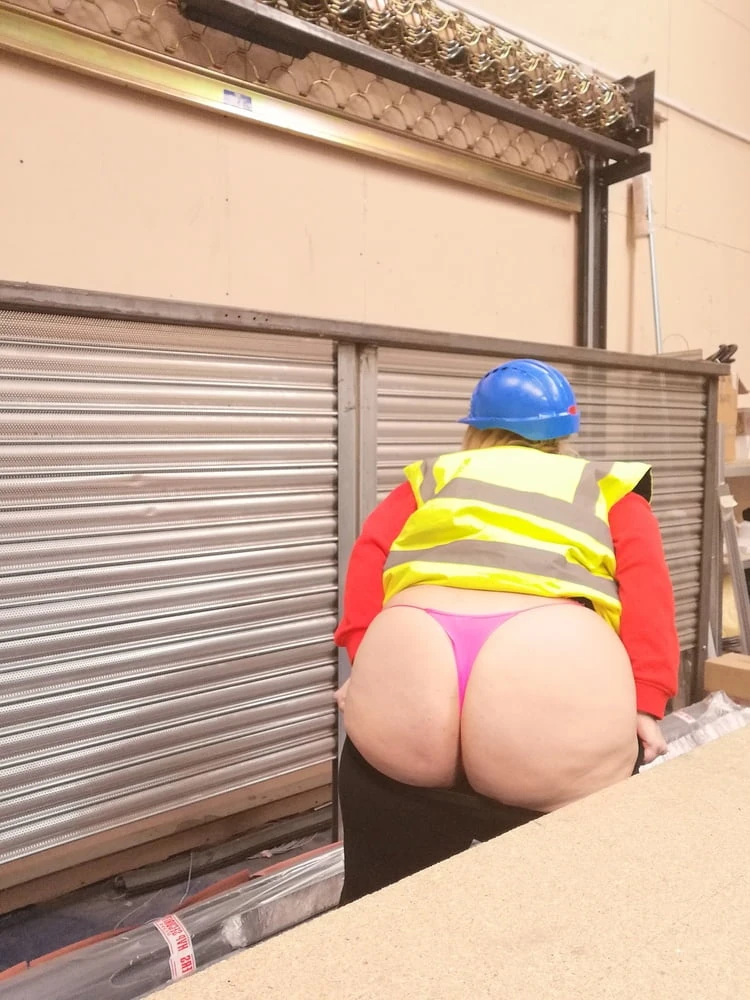 Builders Bum - Playing in the Warehouse #35
