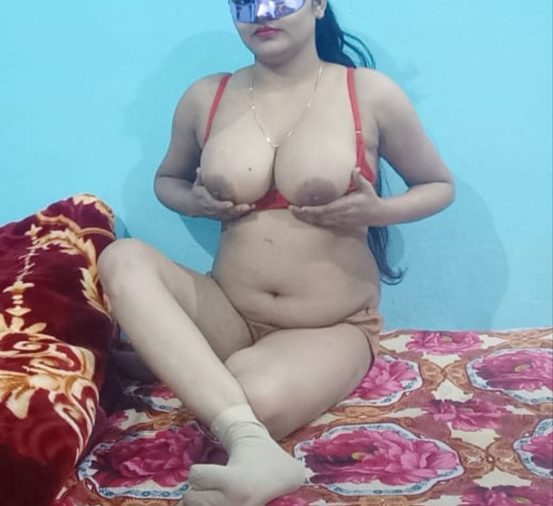 Pooja nude photos 
