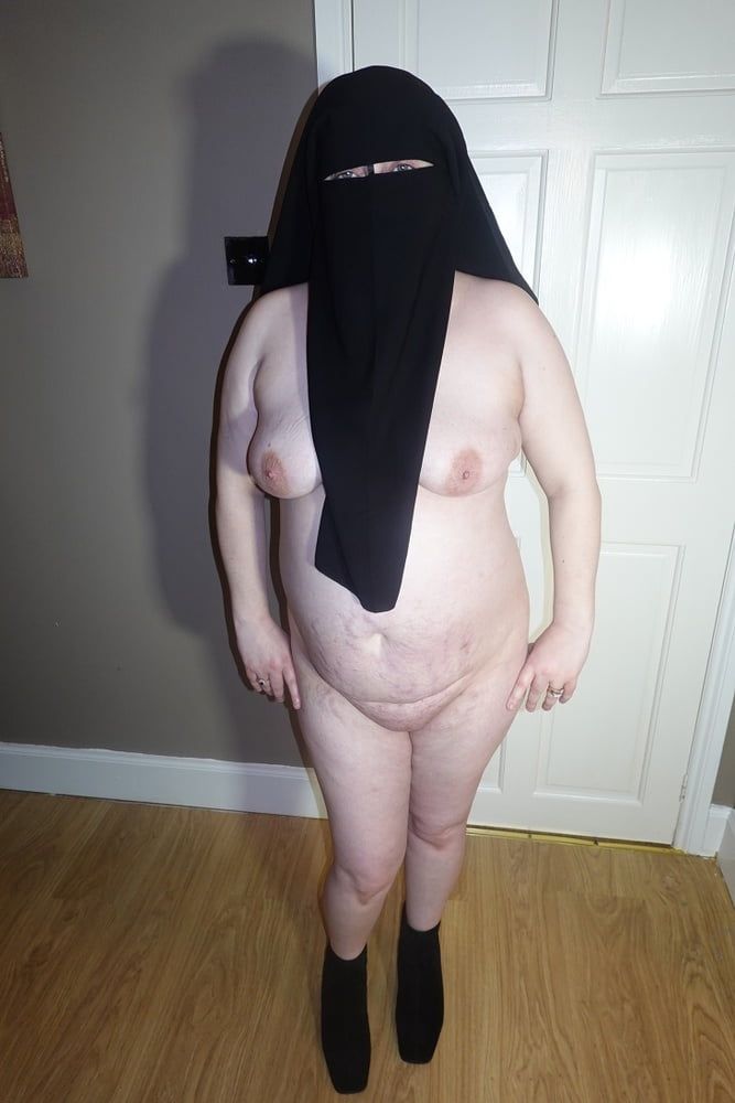 naked in niqab and ankle boots #5