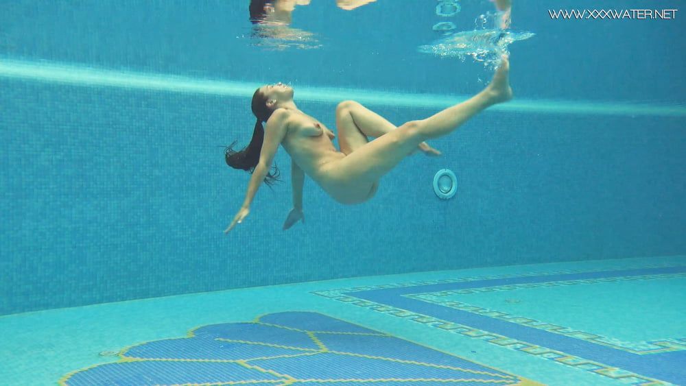 Sazan Cheharda UnderWaterShow Sexy Stripping #19