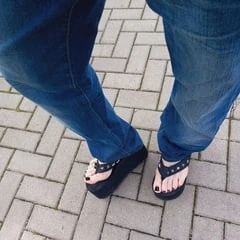 platform thongs