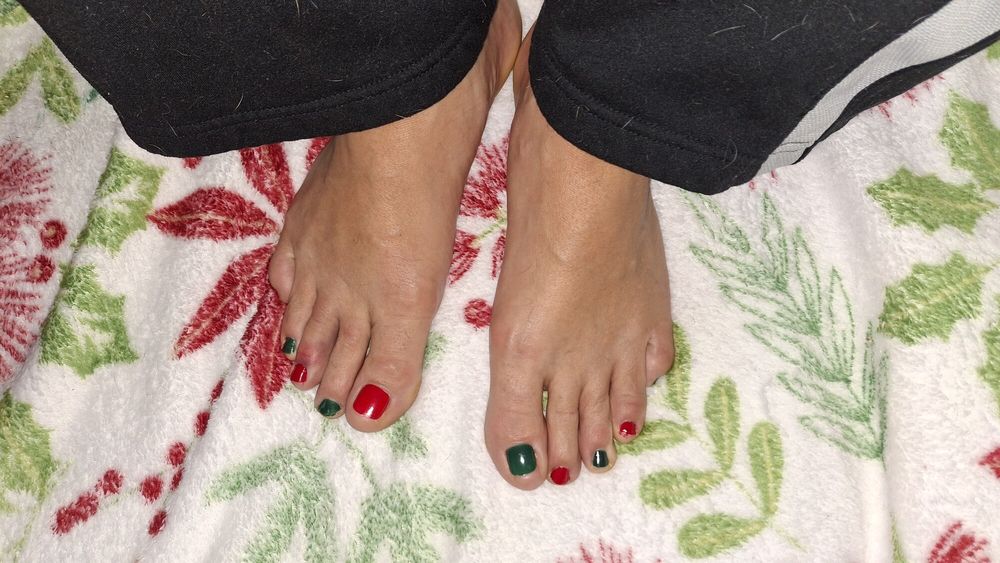 My toes are ready for the holidays  #2