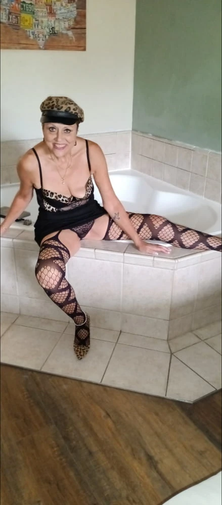 cleanjean models new lingerie in hotel room #5