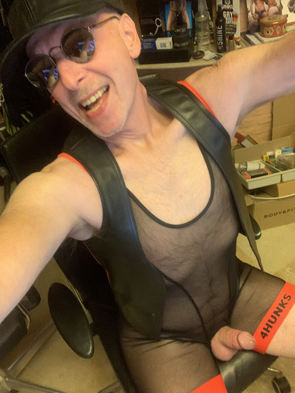 Le patron... le patron ose se montrer... nu ! #8