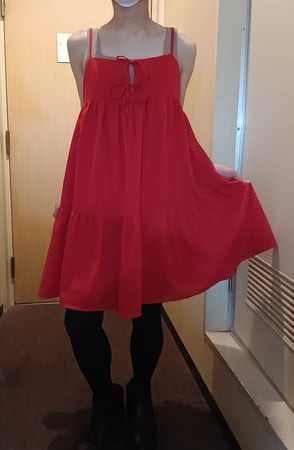 Crossdressing oleh pria Asia paruh baya yang langsing