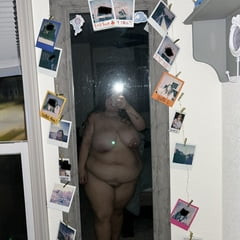 Nude selfie