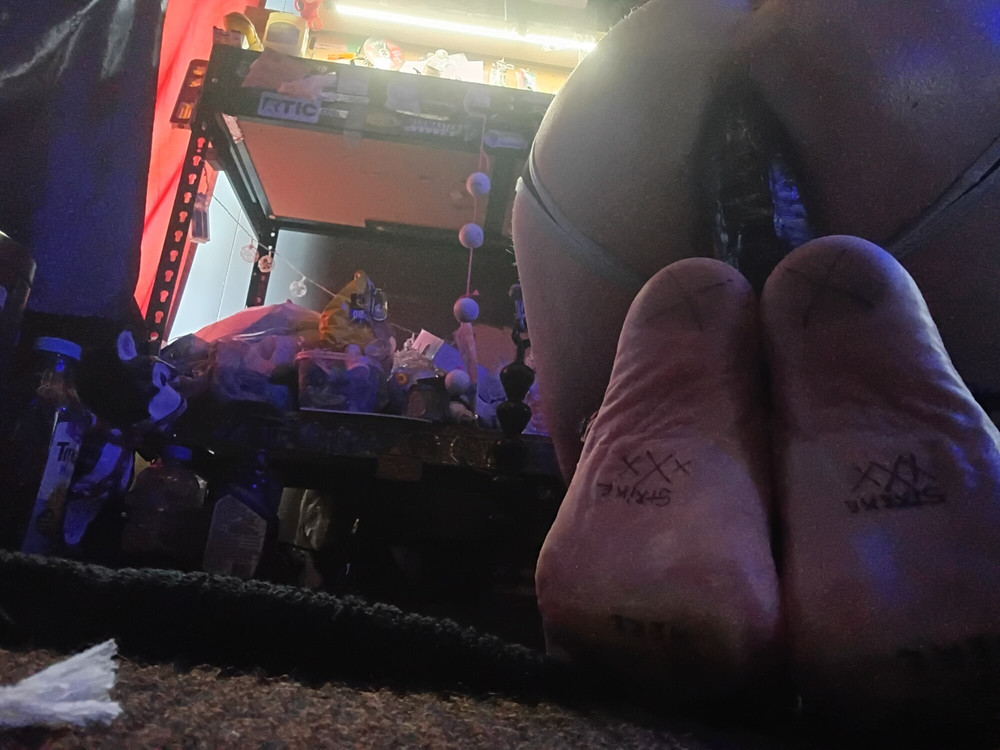 Butt && feet slut #23