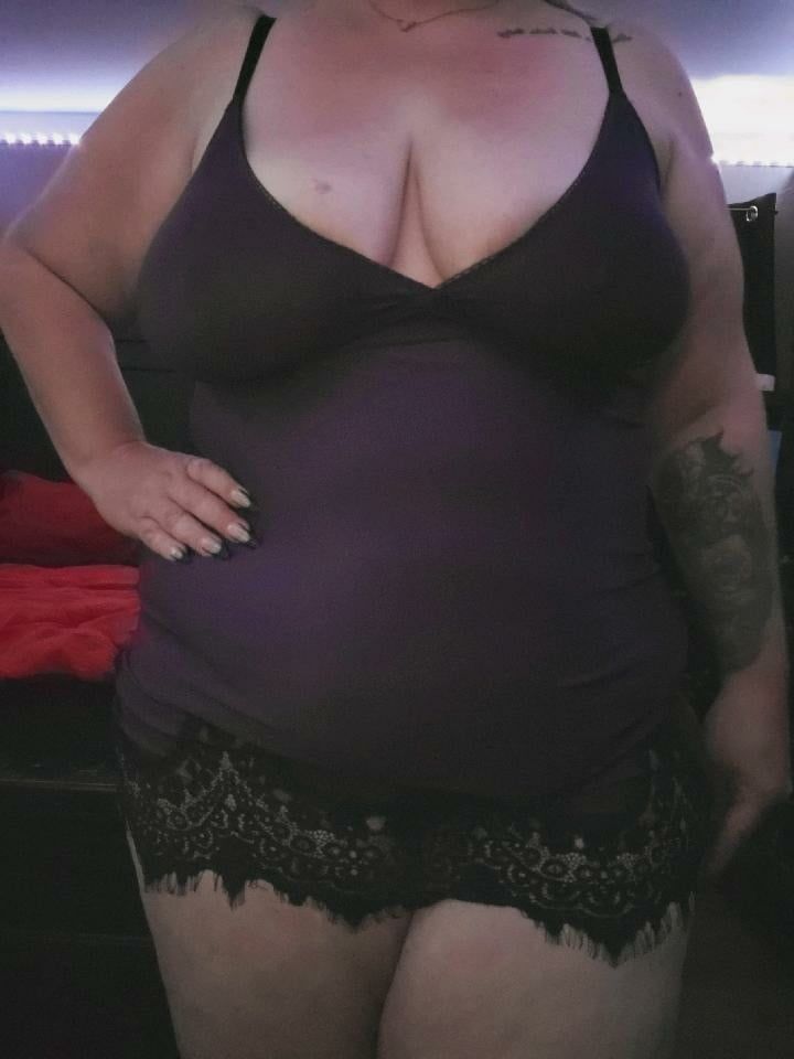 Sexy BBW in lingerie 