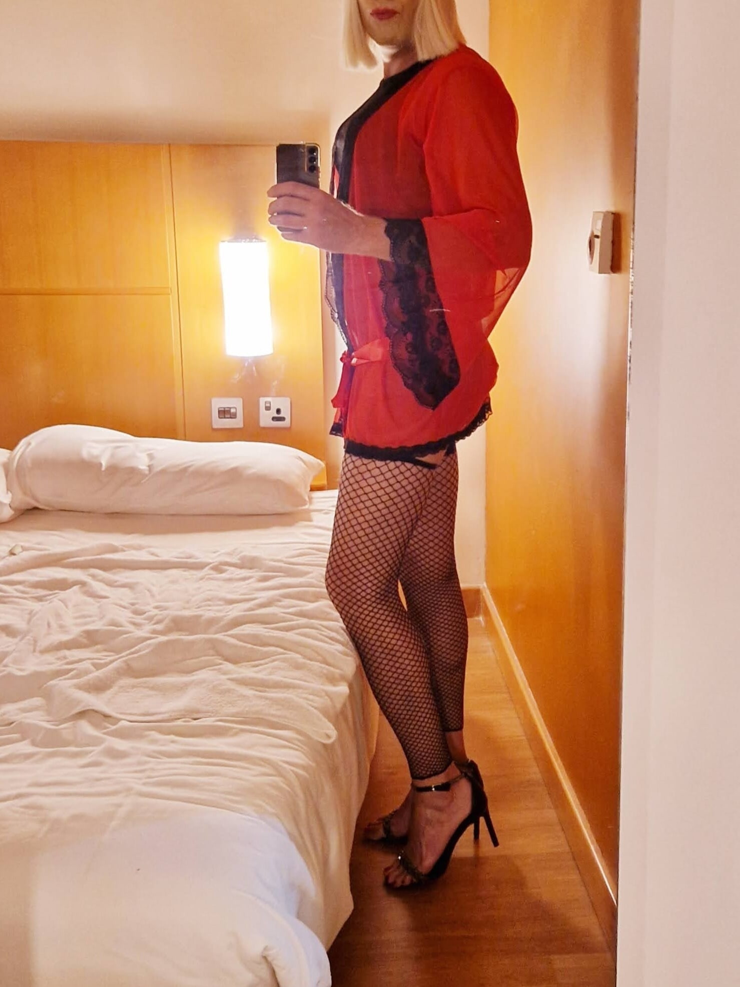 Kesepian di hotel