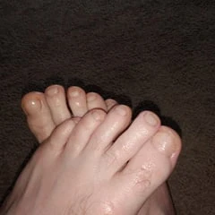 Would you fuck my feet or suck on my toes???
