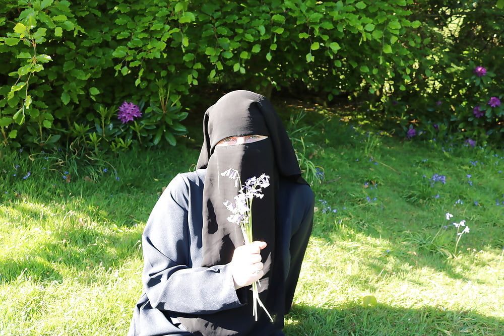 Muslim Burqa Niqab suspenders Outdoors Flashing  #33