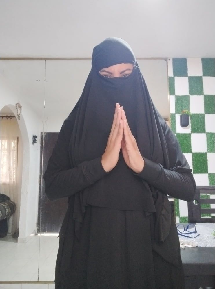Amateur MILF Arab In Niqab Gone Wild Showing Big Tits, Pussy