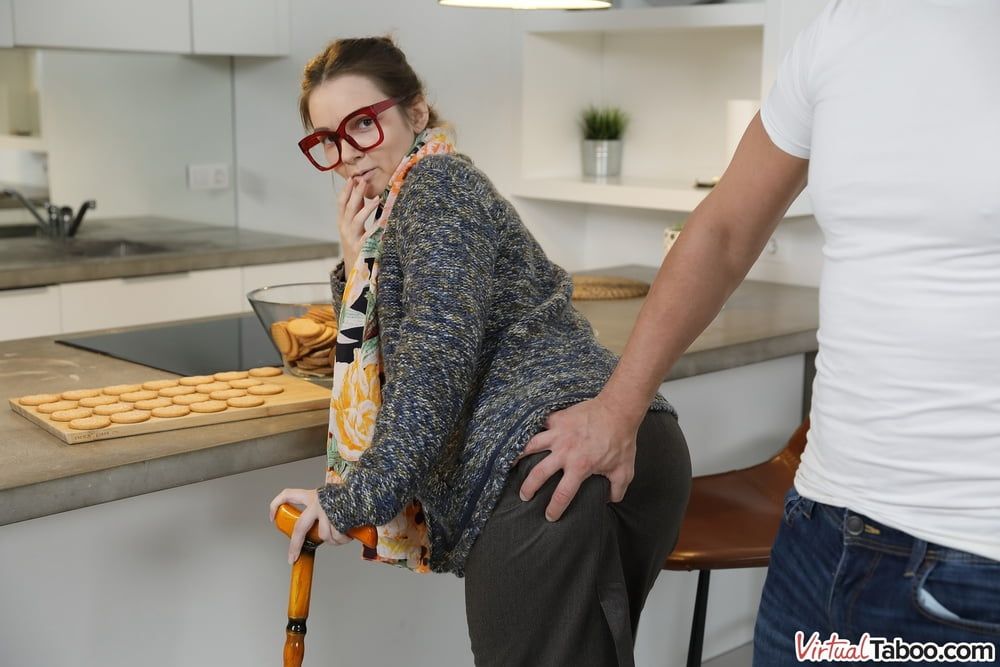 Granny becomes young with big cock magic feat Simona Purr #2