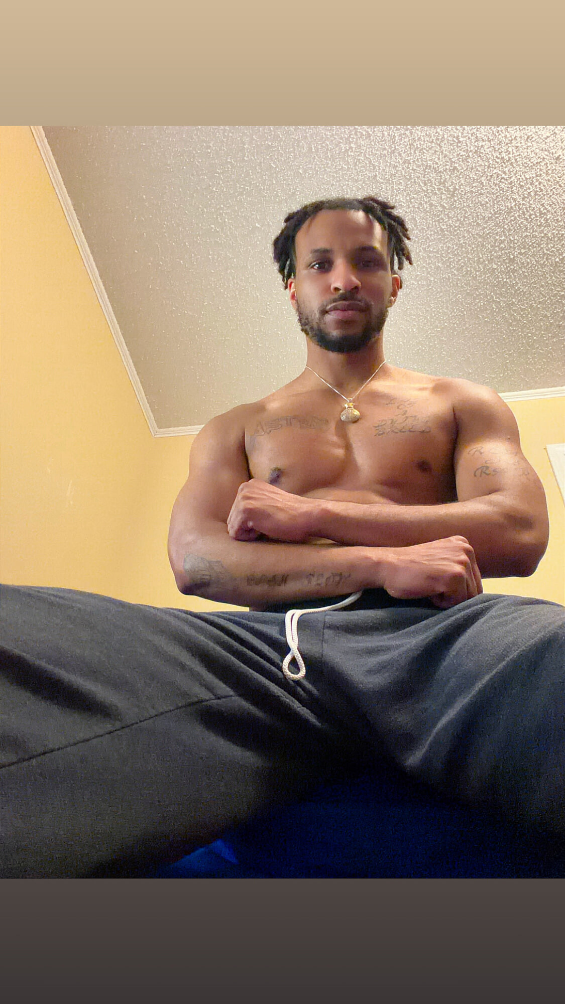 Deondre Steele flexes 