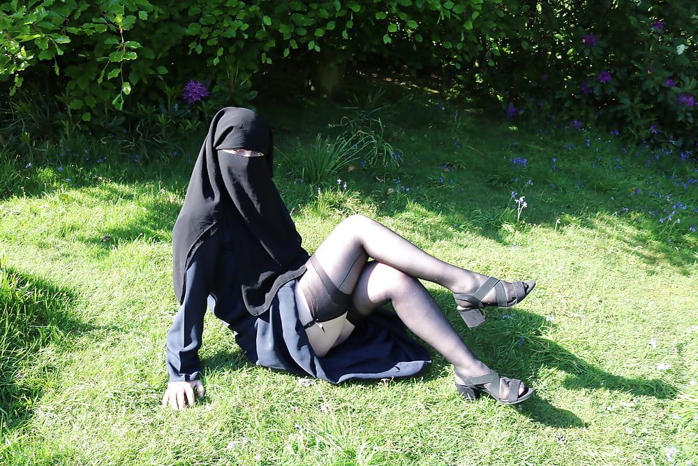 Muslim Burqa Niqab suspenders Outdoors Flashing  #27