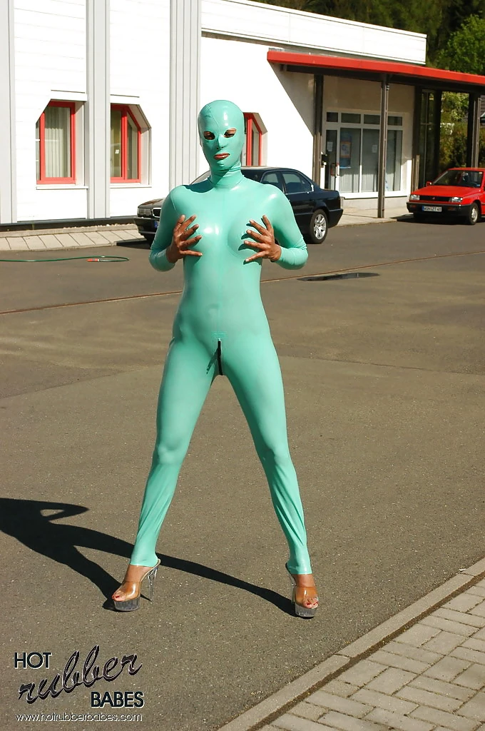 Hotrubberbabe Samantha in green latex #24