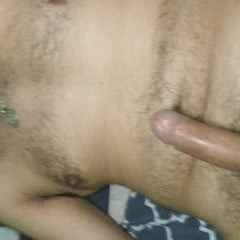 Galandome la verga y a ventando leche rica quien quiere 