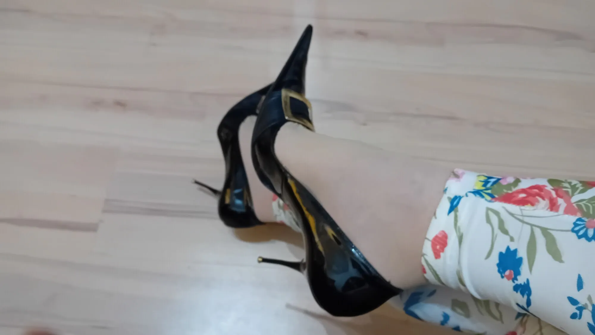 Crossdresser In Sexy Black Leather Pointed Toe High Heels #6