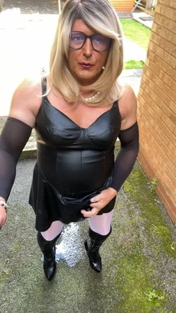 amateur crossdresser kellycd     sexy milf in black boots         