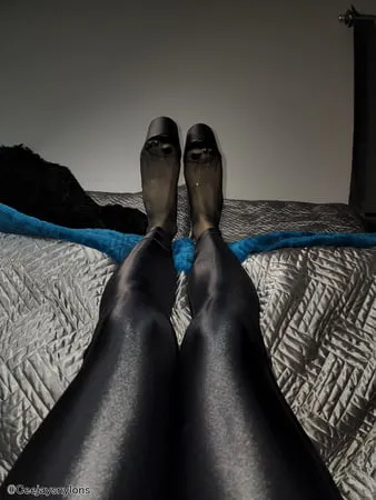 big sexy feet in black nylons           