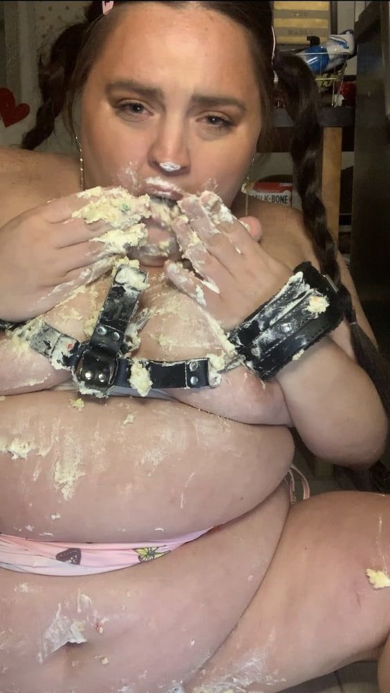 Fat belly bbw makes mess with cake #4