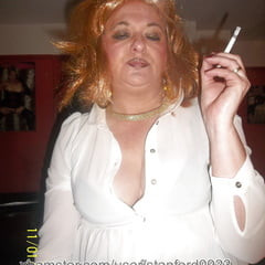 MILF GIVES BLOWJOB