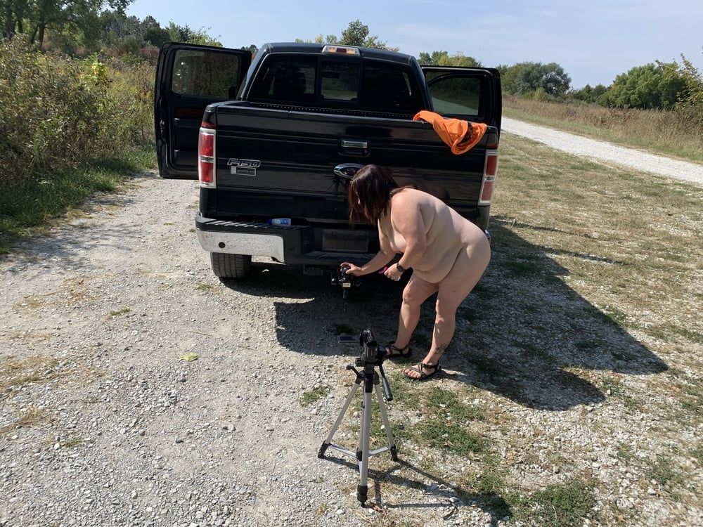 Sexy BBW Outdoor Hitch and Facial Photoset #27