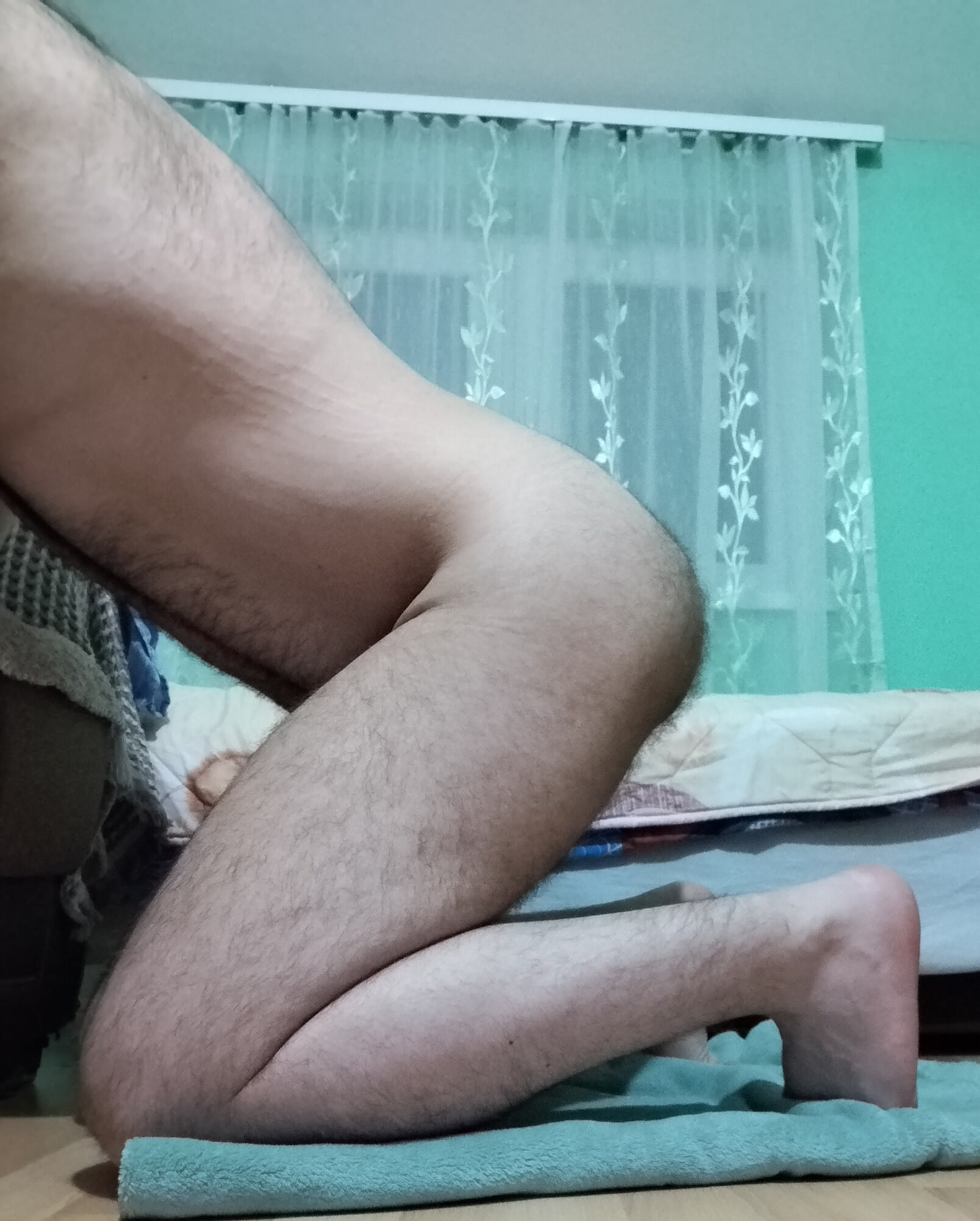 Pokazujem svoje usko biseksualo dupe