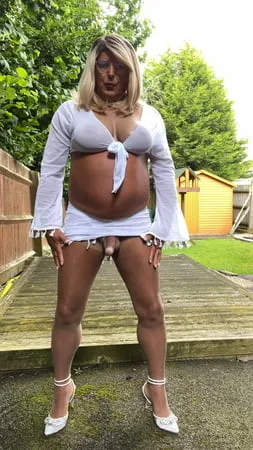 amateur crossdresser kellycd     in white outfit and heels         