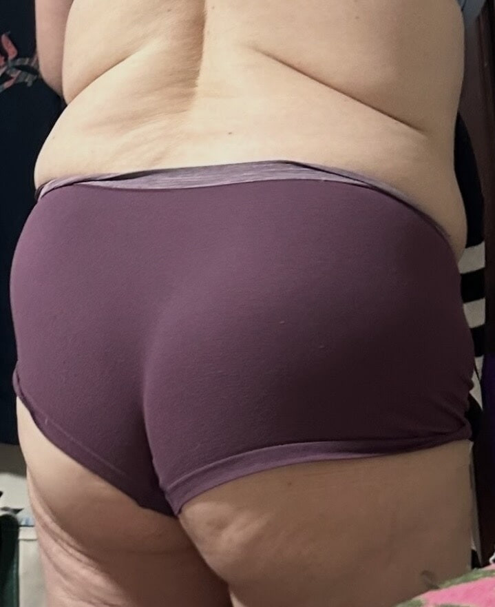 Big natural tits big round ass BBW Jewish milf strips #19
