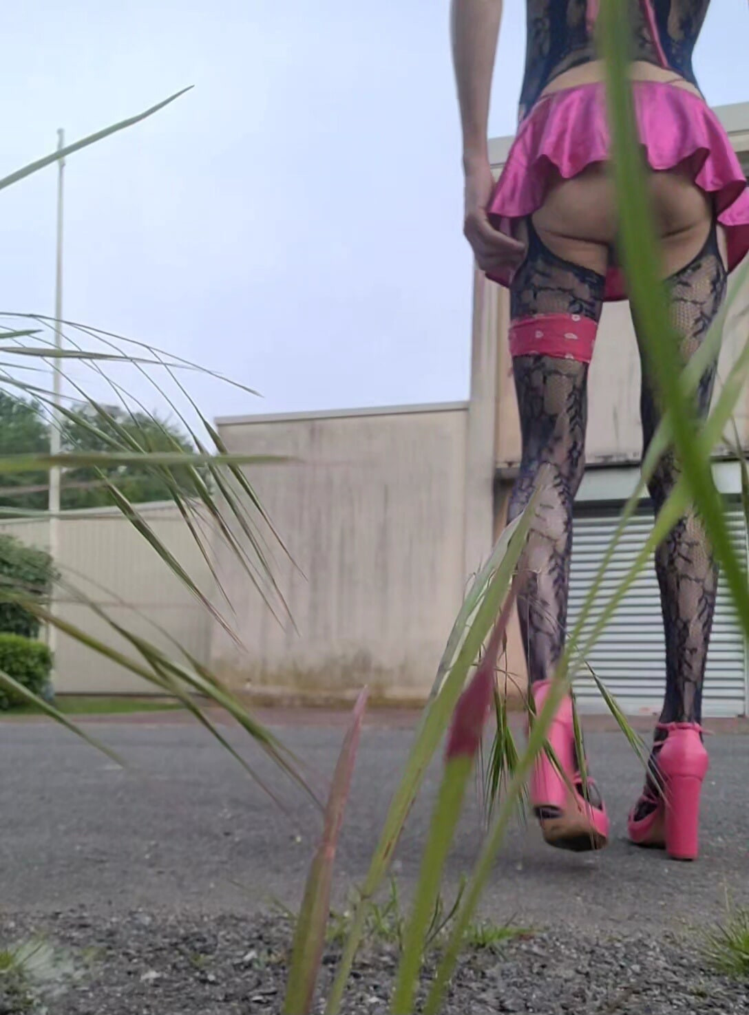 ExhiB👀PUBLIC dans un Complexe Abandonne puis sur son Balcon #48