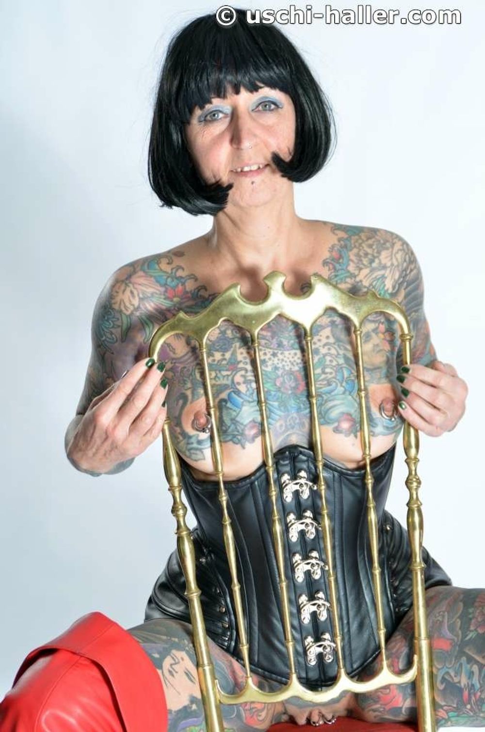 Photo shoot with full body tattooed MILF Cleo - 2 #4