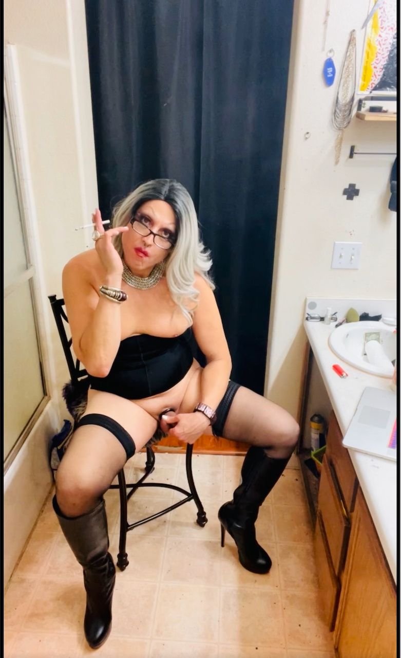 Marilyn Smoking Boot Masturbation #17