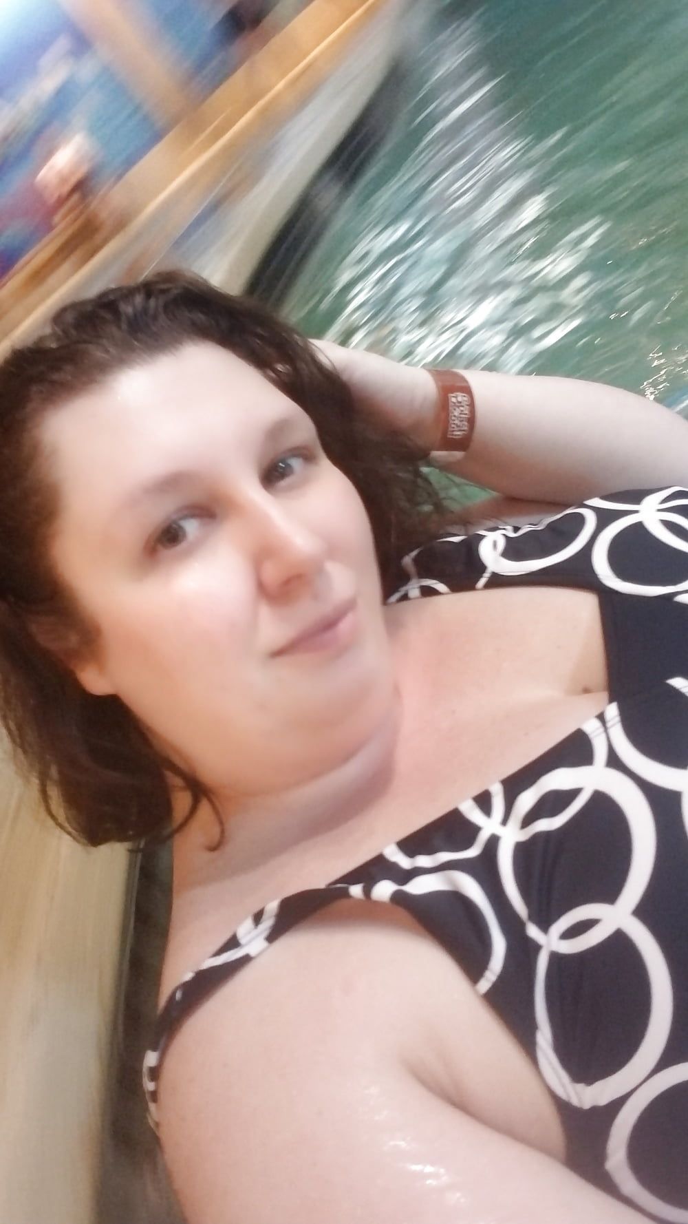 Mini vacations poolside pic #4
