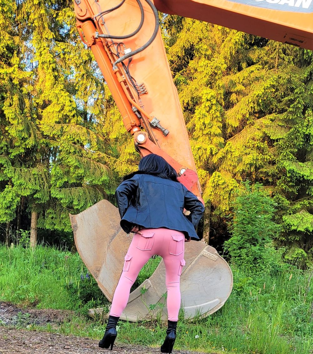 Tamara and the heavy equipment Tamara und das schwere Gerät  #20