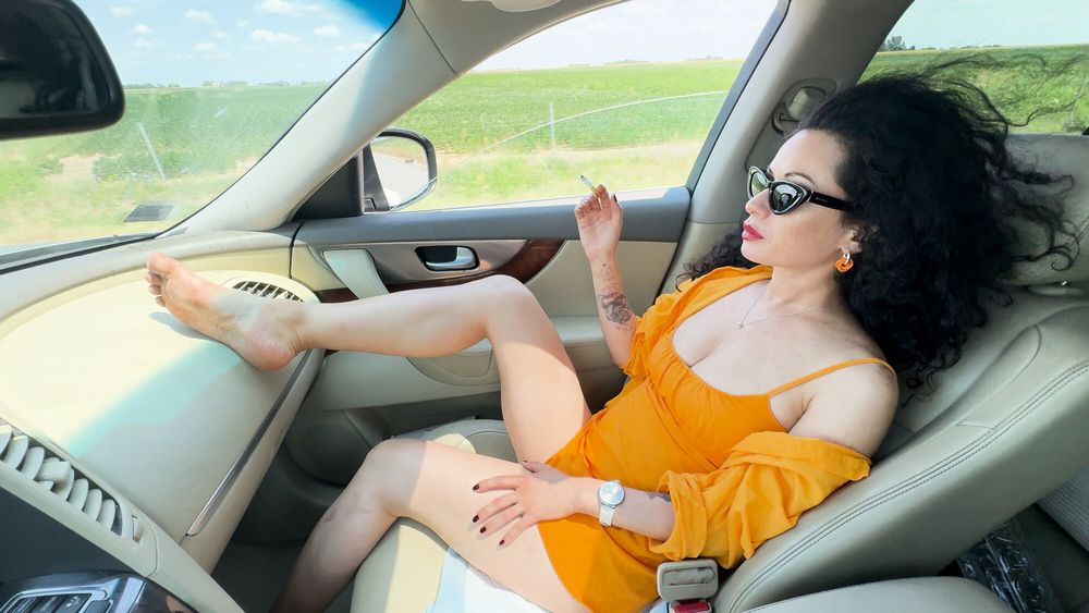 Barefoot hitchhiker fist and squirts in my Car #5