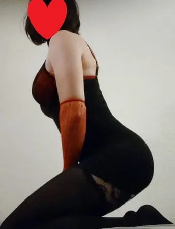 cd in tight black dress playing with plugs         