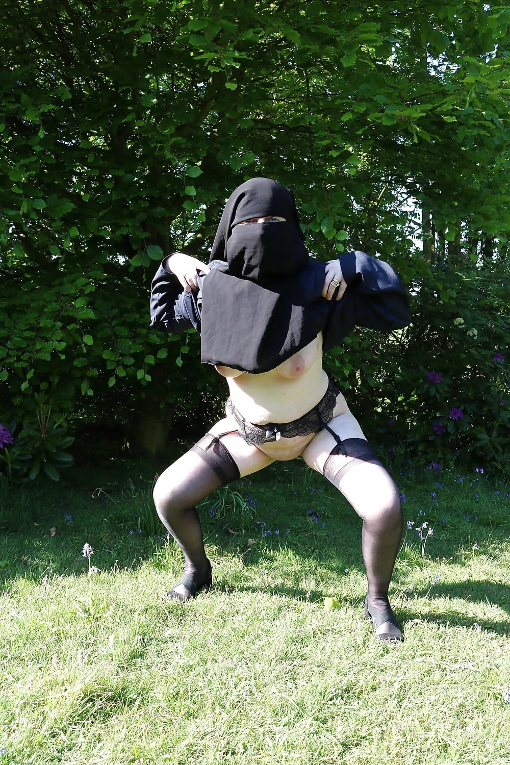 Muslim Burqa Niqab suspenders Outdoors Flashing  #37