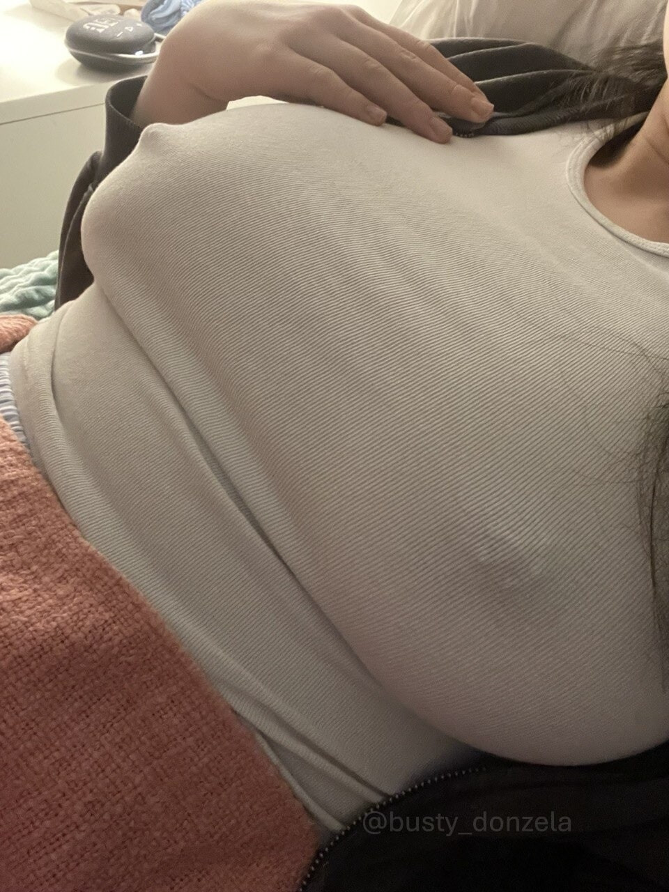 Busty Donzela (1)