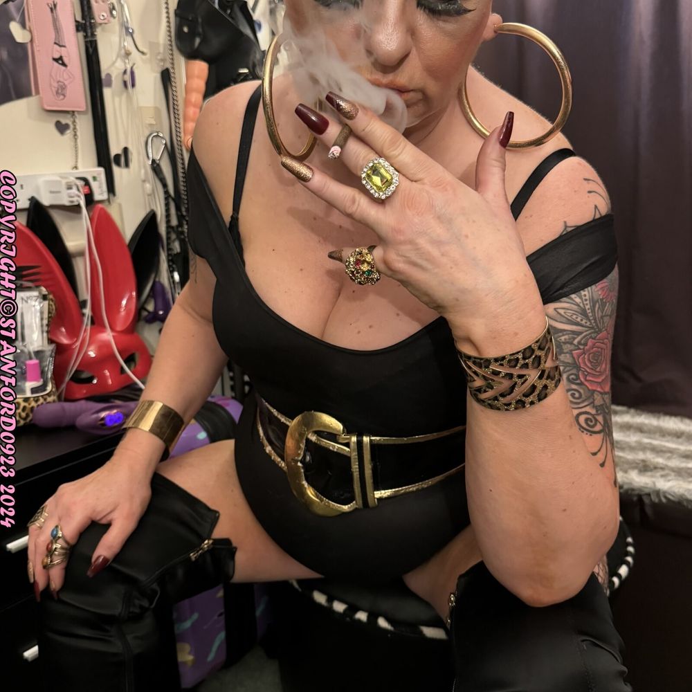 SMOKING CIGAR GIRL SHIRLEY #25