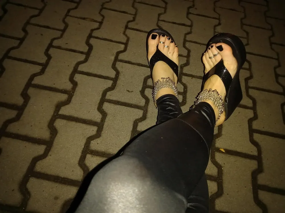 sexy feet and latex flip flops