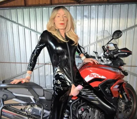     alesssia travestita on triumph tiger         