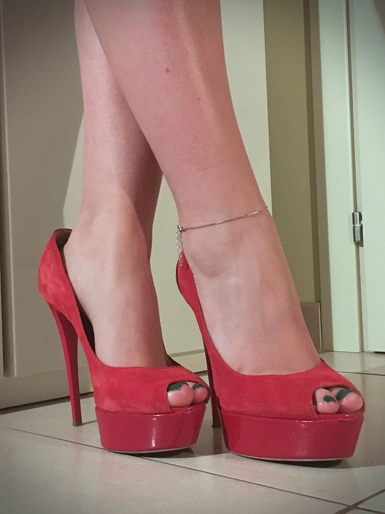 Giada sexy heels and nylon feet #9