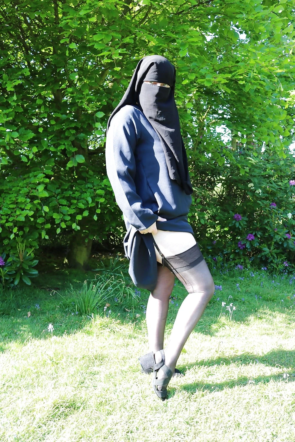 Muslim Burqa Niqab suspenders Outdoors Flashing  #44