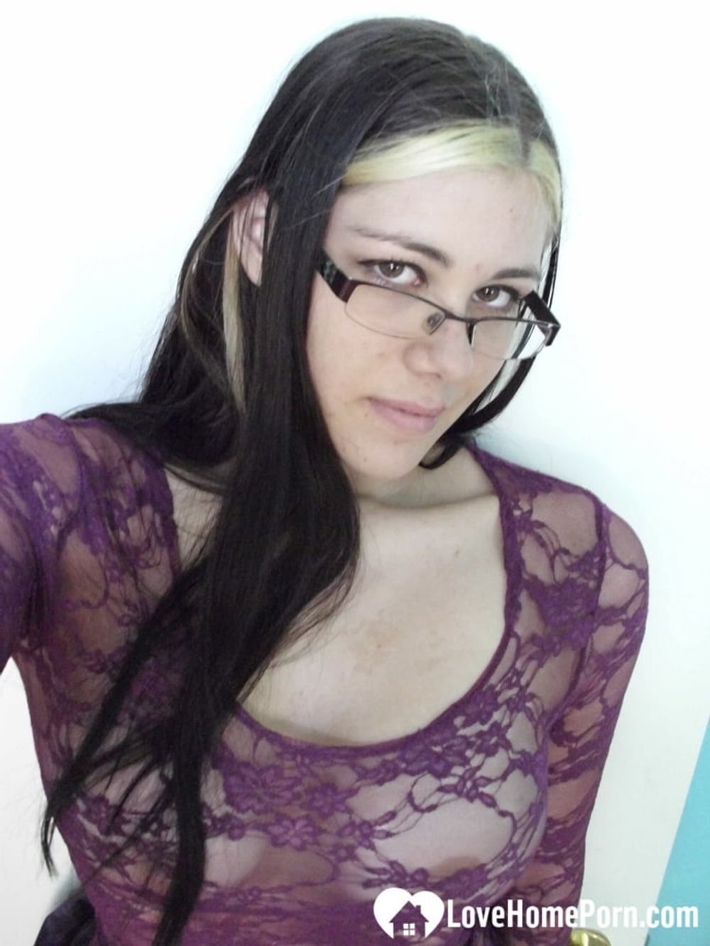 Nerdy chick spreads her legs before masturbating #3