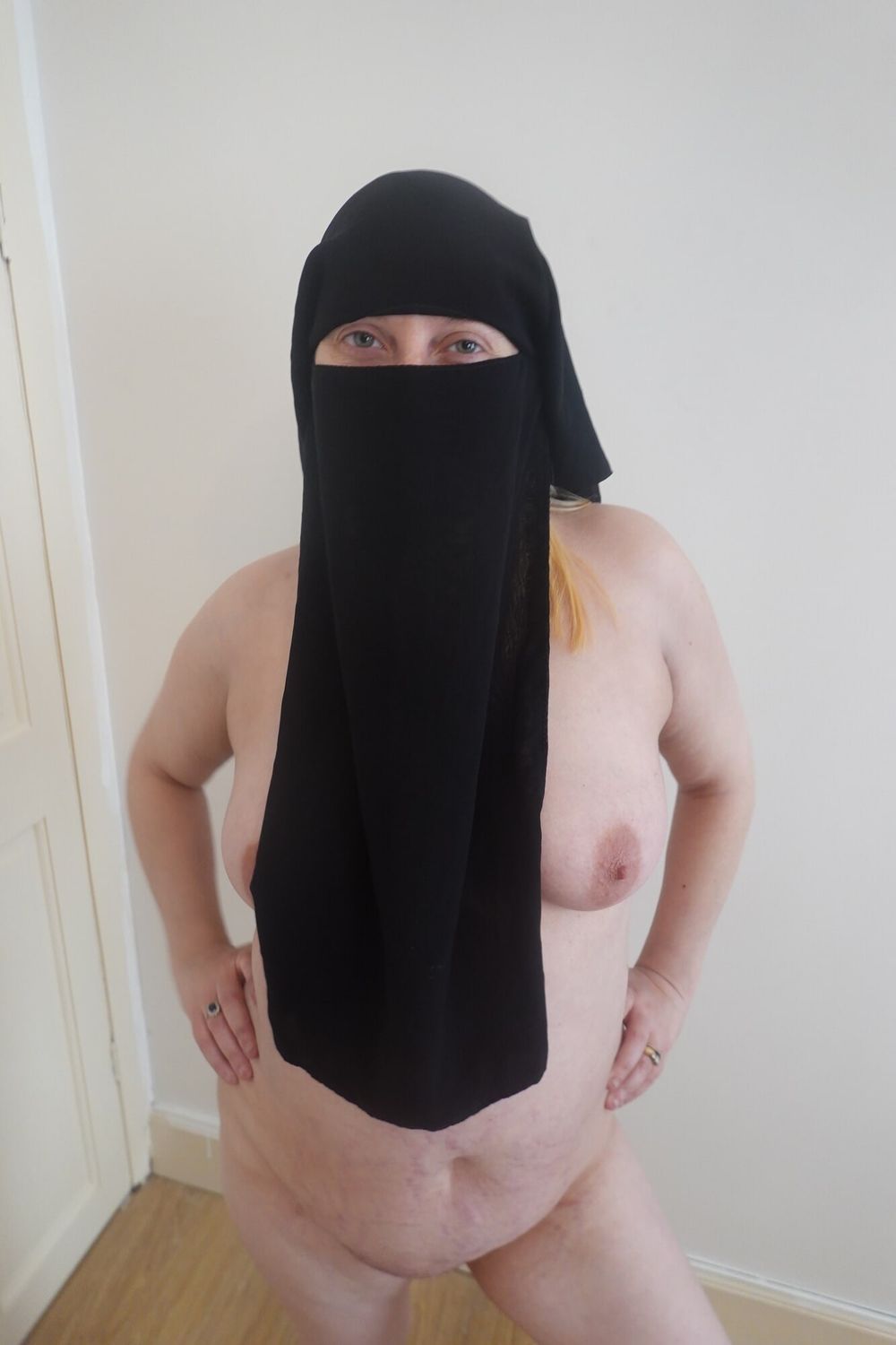 Posing naked in Niqab  #6