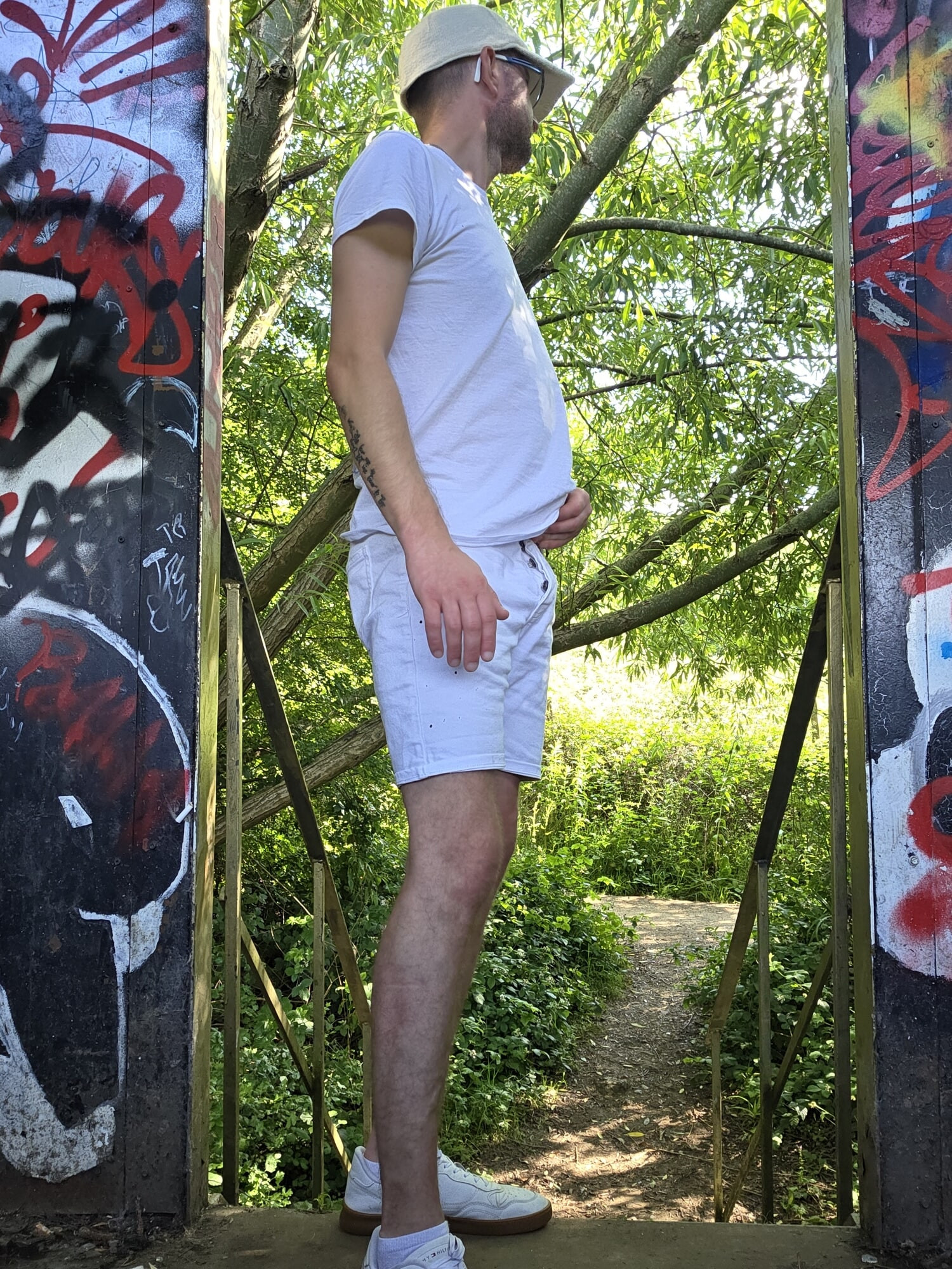 Sun out, dick out