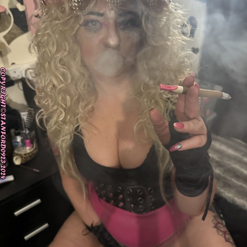 GODDESS SMOKING SHIRLEY #43